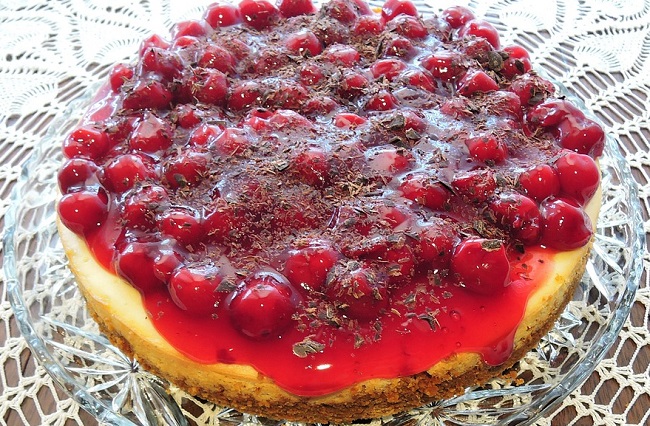 Пиріг з черешневим конфитюром